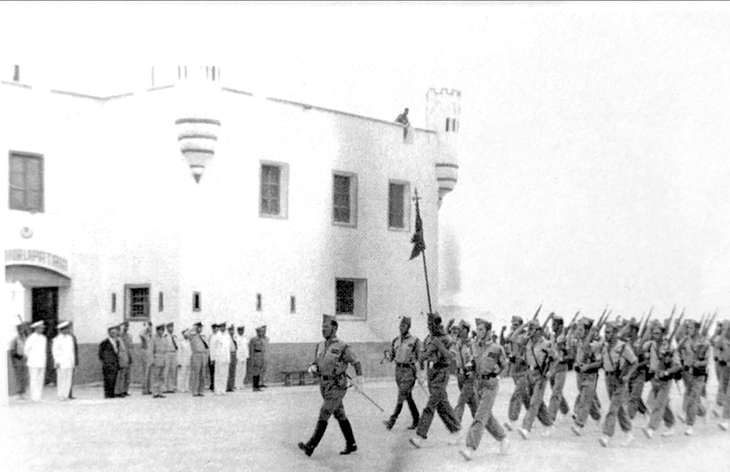 heroico-buen-oficial-combates-sahara-001