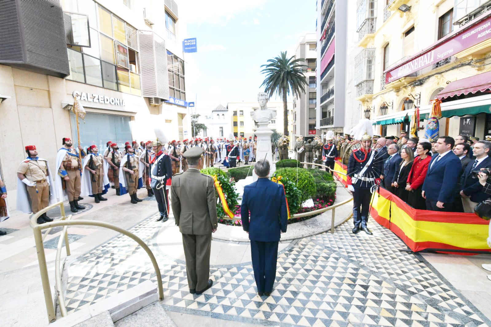 ceuta-honra-teniente-ruiz-desfile-militar-regulares