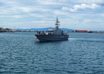 isla-leon-abre-puertas-dia-fuerzas-armadas-001