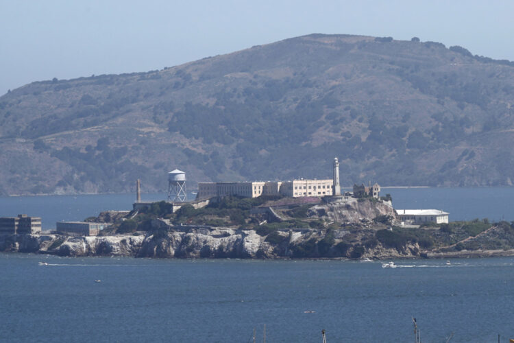 reaccion-coronel-banos-reapertura-alcatraz