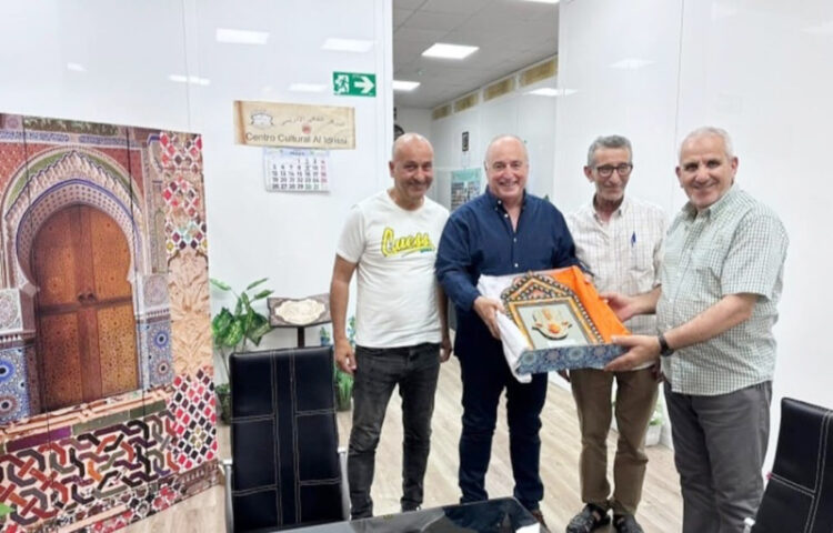 sencillo-homenaje-comandante-angel-maria-hernandez-001