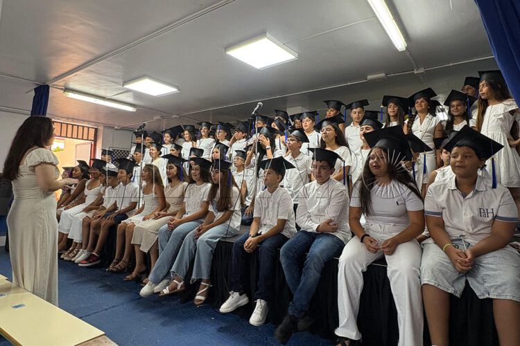 alumnos-reina-sofia-se-despiden-colegio-006