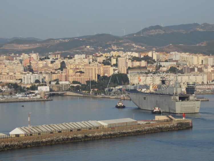 buque-juan-carlos-i-llega-ceuta-3
