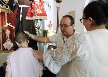 consagracion-ninos-besapies-san-antonio-3