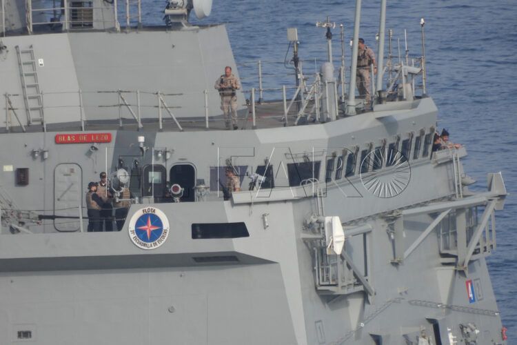 crucero-se-cruza-fragata-princesa-leonor-1-009