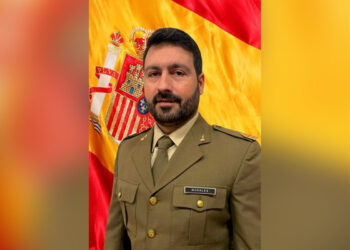 defensa-ensalza-militar-auxilio-mujer-atacada-perro