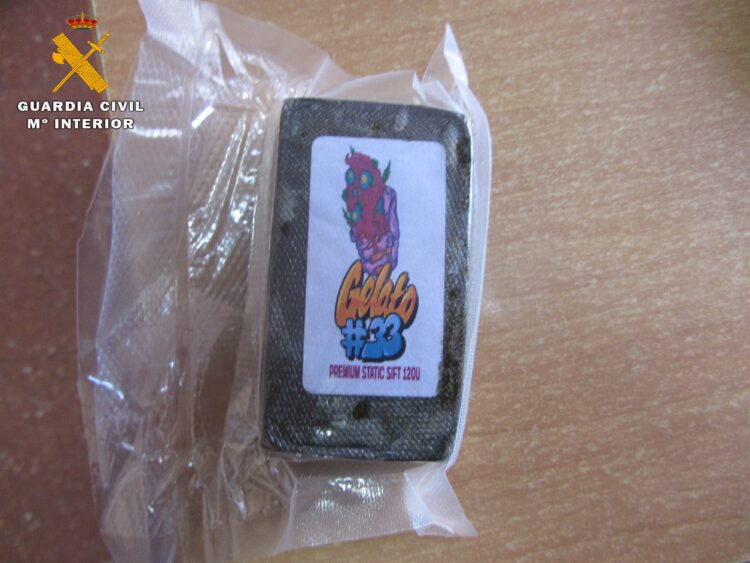 detenidos-abuela-nieto-kilos-hachis-coche-2