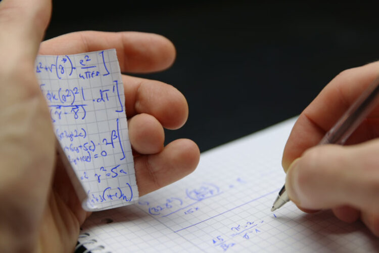 detenidos-hacer-trampa-examenes-bachillerato-marruecos