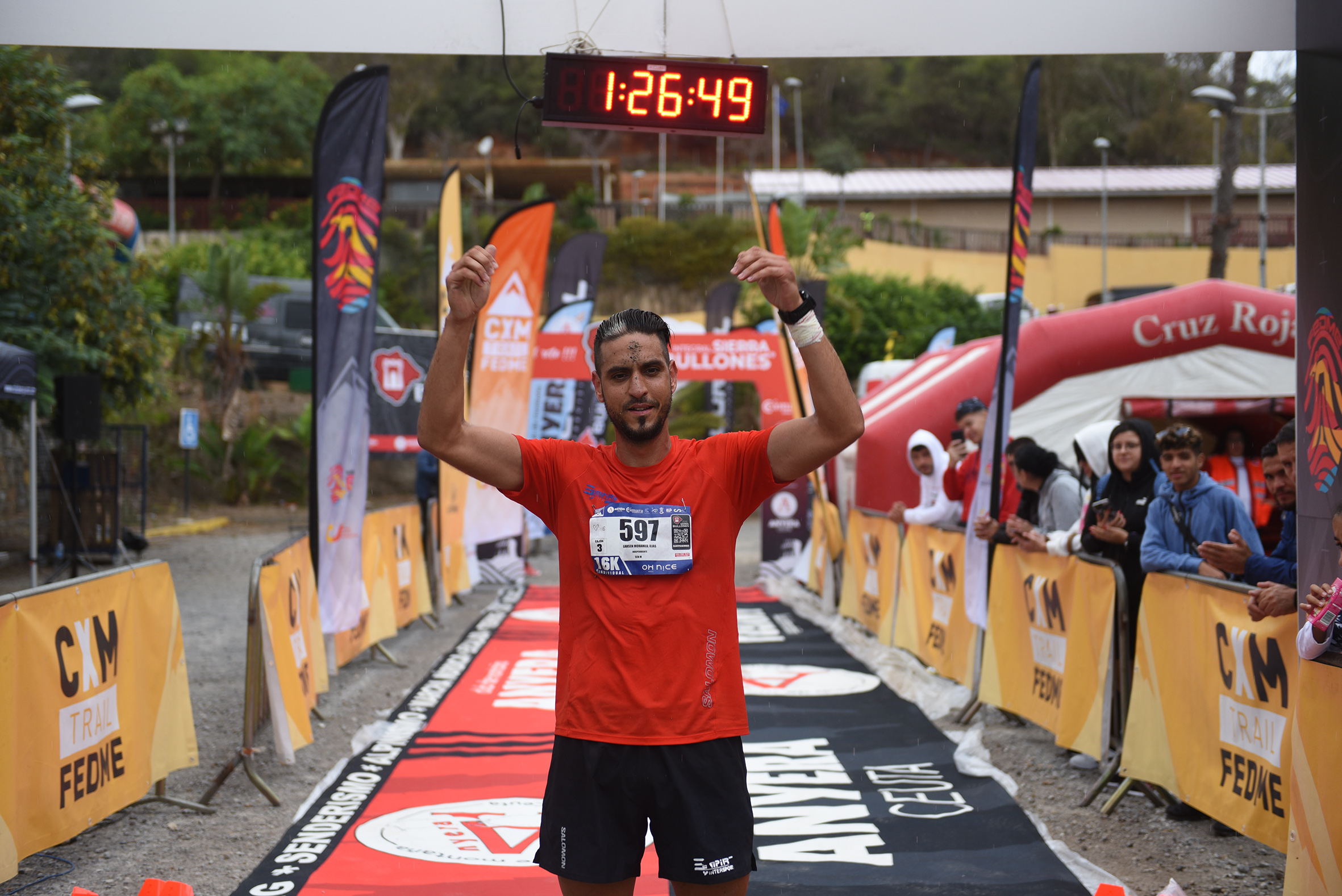 faro+deportivo-ilias-lahsen-ganador-carrera-nocturna-9