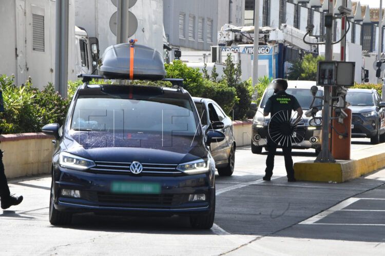 guardia-civil-control-vehiculos-puerto