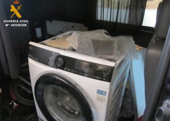 guardia-civil-hachís-detenido-ferry-puerto-012