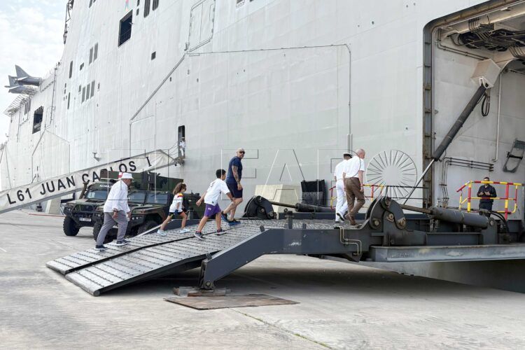 jornada-puertas-abiertas-buque-juan-carlos-i