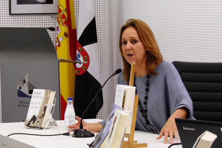 maria-duenas-vuelve-ceuta-feria-libro-2025