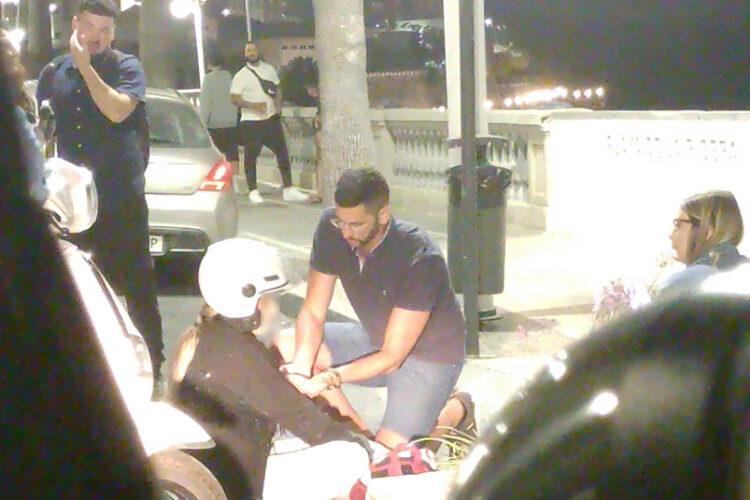 militar-auxilia-jovenes-accidente-motos-ribera