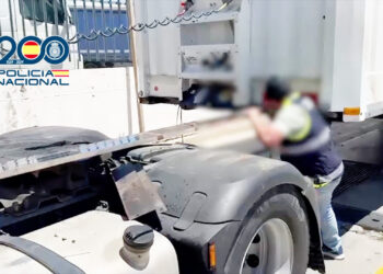 policia-interviene-hachis-caleta-remolque-camion