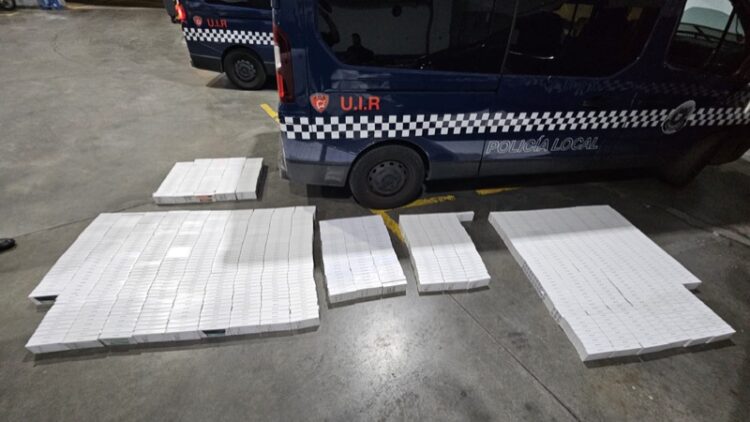 policia-local-interviene-mil-telefonos-moviles-contrabando-001