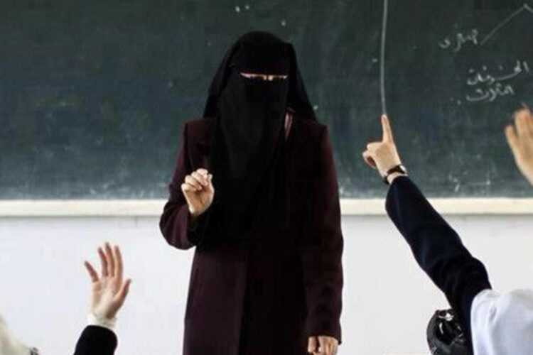 profesora-denuncia-despido-llevar-niqab