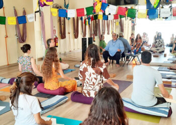 ramchandani-imparte-taller-mantra-yoga-malaga-001