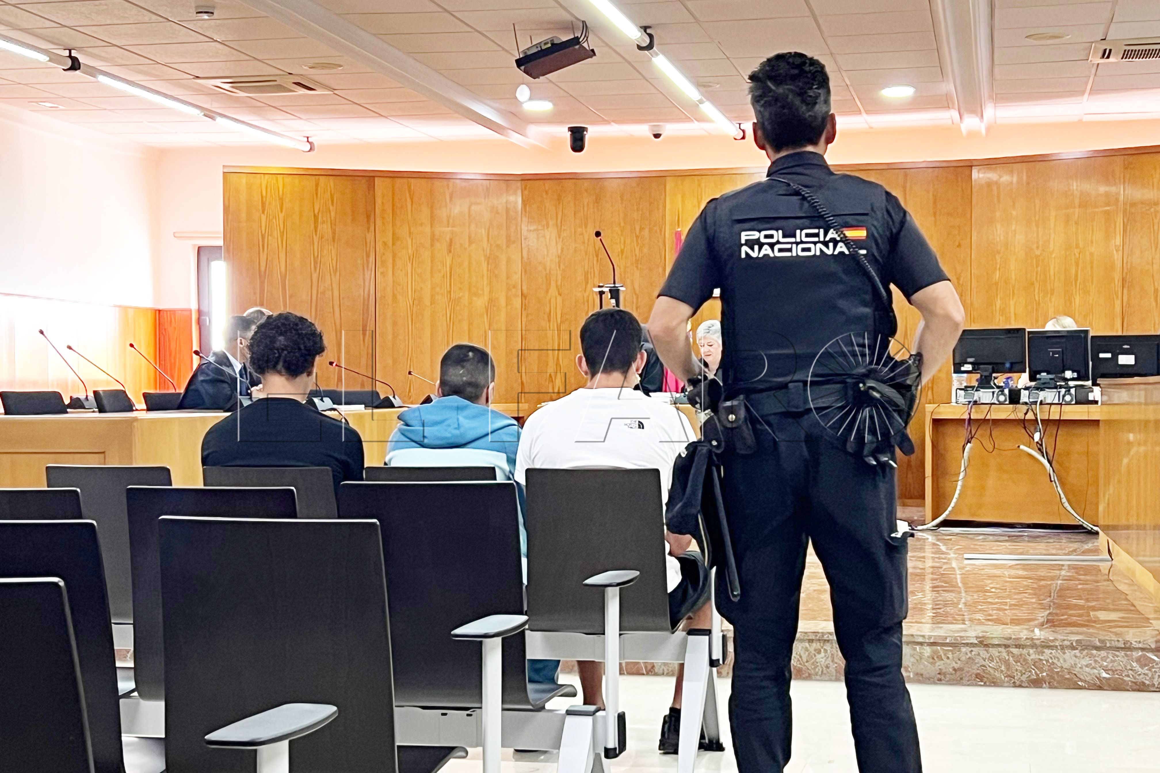 tres-condenados-brutal-agresion-navajas-cortabananas-casi-matan-joven