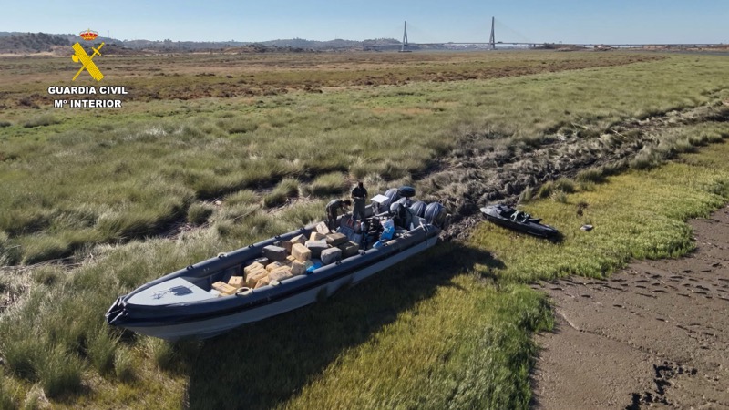 accion-benemerita-detenidos-toneladas-hachis-litros-combustible