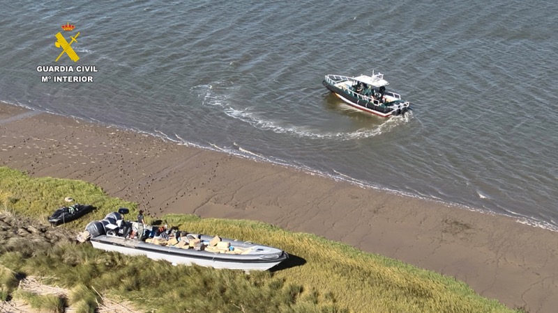 accion-benemerita-detenidos-toneladas-hachis-litros-combustible