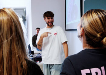 asignatura-serie-policiaca-aprenden-estudiantes-enfermeria-ugr-004