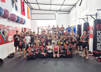 campeon-mundo-hassan-el-hamzaoui-imparte-clase-kickboxing-club-vikingos-1