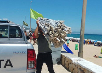 caza-sombrilla-marruecos-despliega-playas