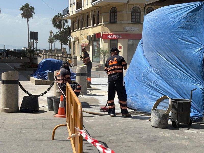 ciudad-amplia-trabajos-embellecimiento-suelo-plaza-africa