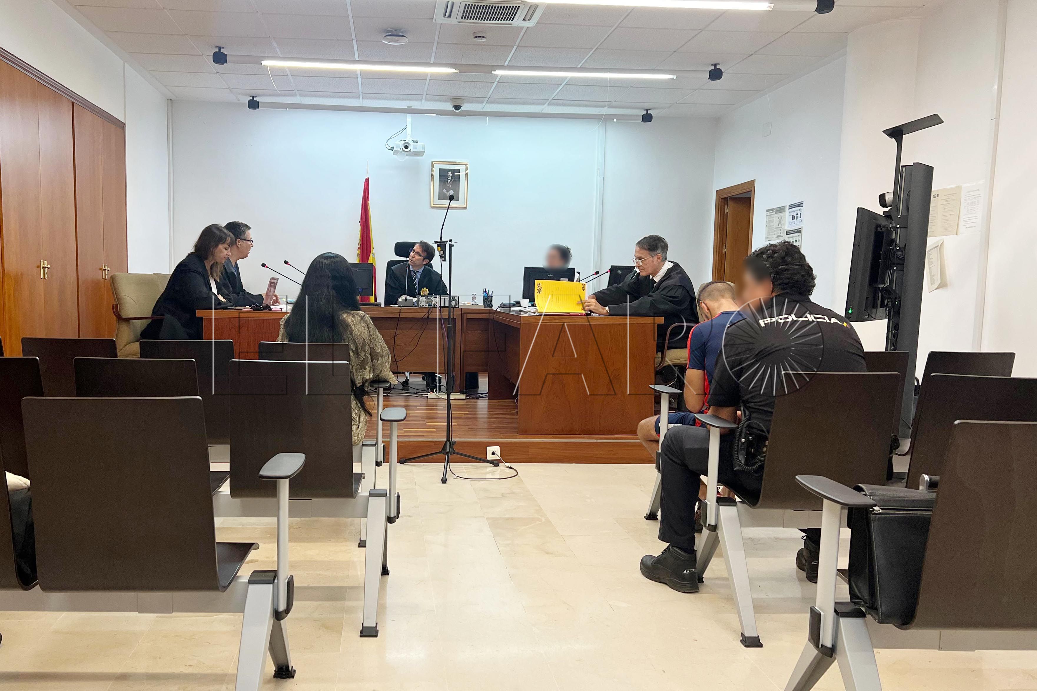juicio-penal-piolin-pareja-acusados-amenazar-ex-retirar-denuncia-malos-tratos-agresion-sexual-3