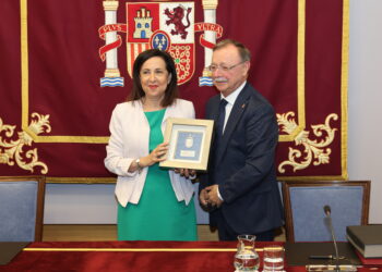 ministra-defensa-margarita-robles-vivas-firma-convenio-cesion-suelo-2