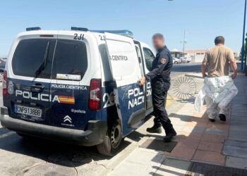 policia-cientifica-bomberos-inspecciona-viejo-hospital-cruz-roja-1