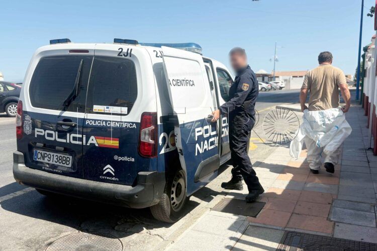 policia-cientifica-bomberos-inspecciona-viejo-hospital-cruz-roja-1