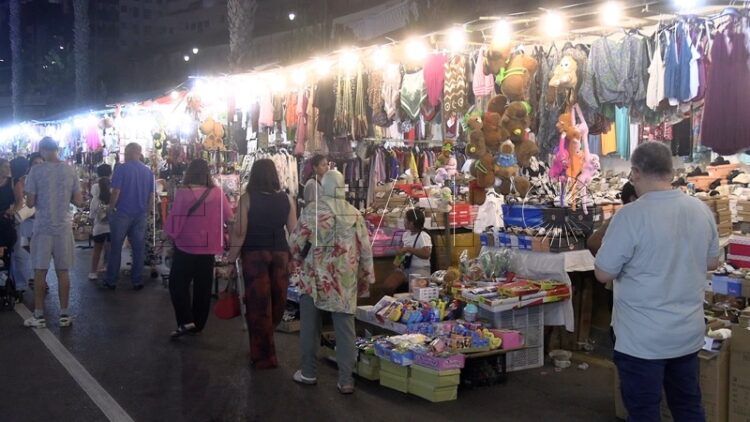 que-puede-comprar-puestos-hippies-feria-ceuta-2025-014