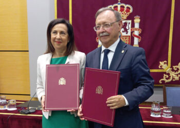 vivas-ministra-defensa-margarita-robles-firma-cesion-suelo-vivienda-6