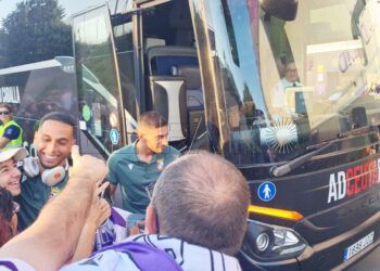 Fotos-aficion-recibe-bus-ceuta-valladolid-005-portada
