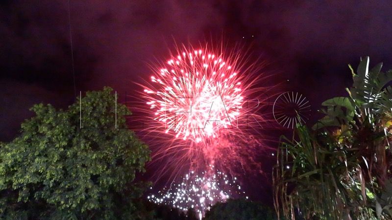 fuegos-artificiales-iluminan-adios-feria-ceuta-2025