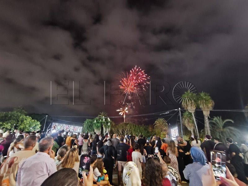 fuegos-artificiales-iluminan-adios-feria-ceuta-2025