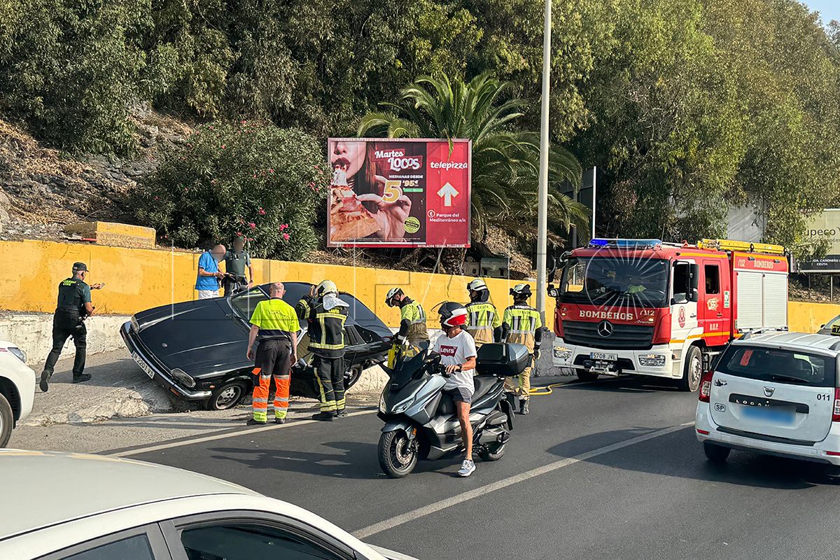 accidente-carretera-chorrillo-coche-semivolcado-004