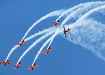 acrobacias-aereas-rincon-castillejos-honor-rey-mohamed.jpg