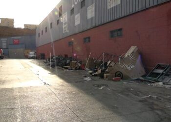 aquel-floreciente-poligono-tarajal-sobrevive-rodeado-basura