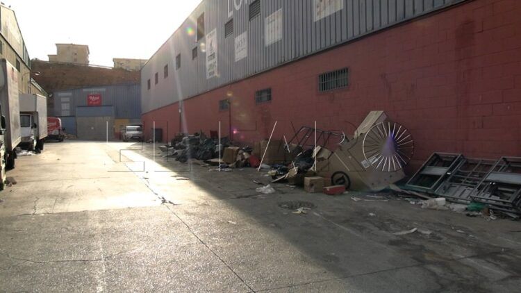 aquel-floreciente-poligono-tarajal-sobrevive-rodeado-basura