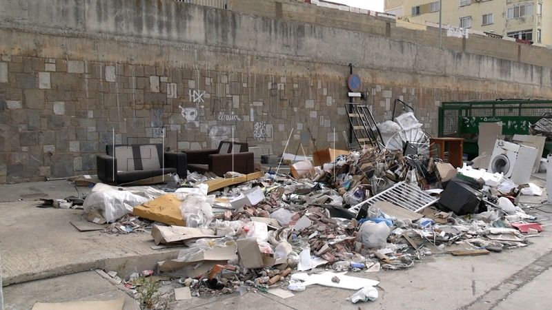 aquel-floreciente-poligono-tarajal-sobrevive-rodeado-basura