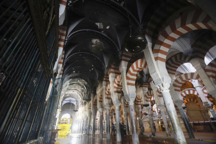 asi-ha-quedado-mezquita-catedral-cordoba-fuego