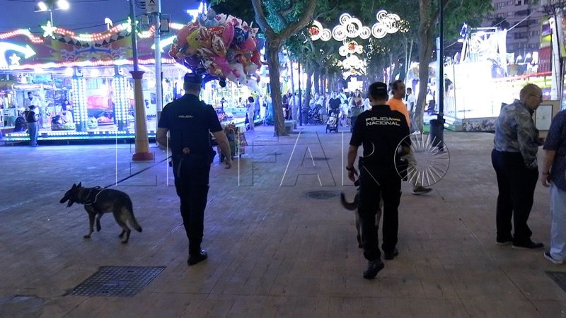 asi-trabaja-unidad-guias-caninos-policia-nacional-feria-ceuta-2025