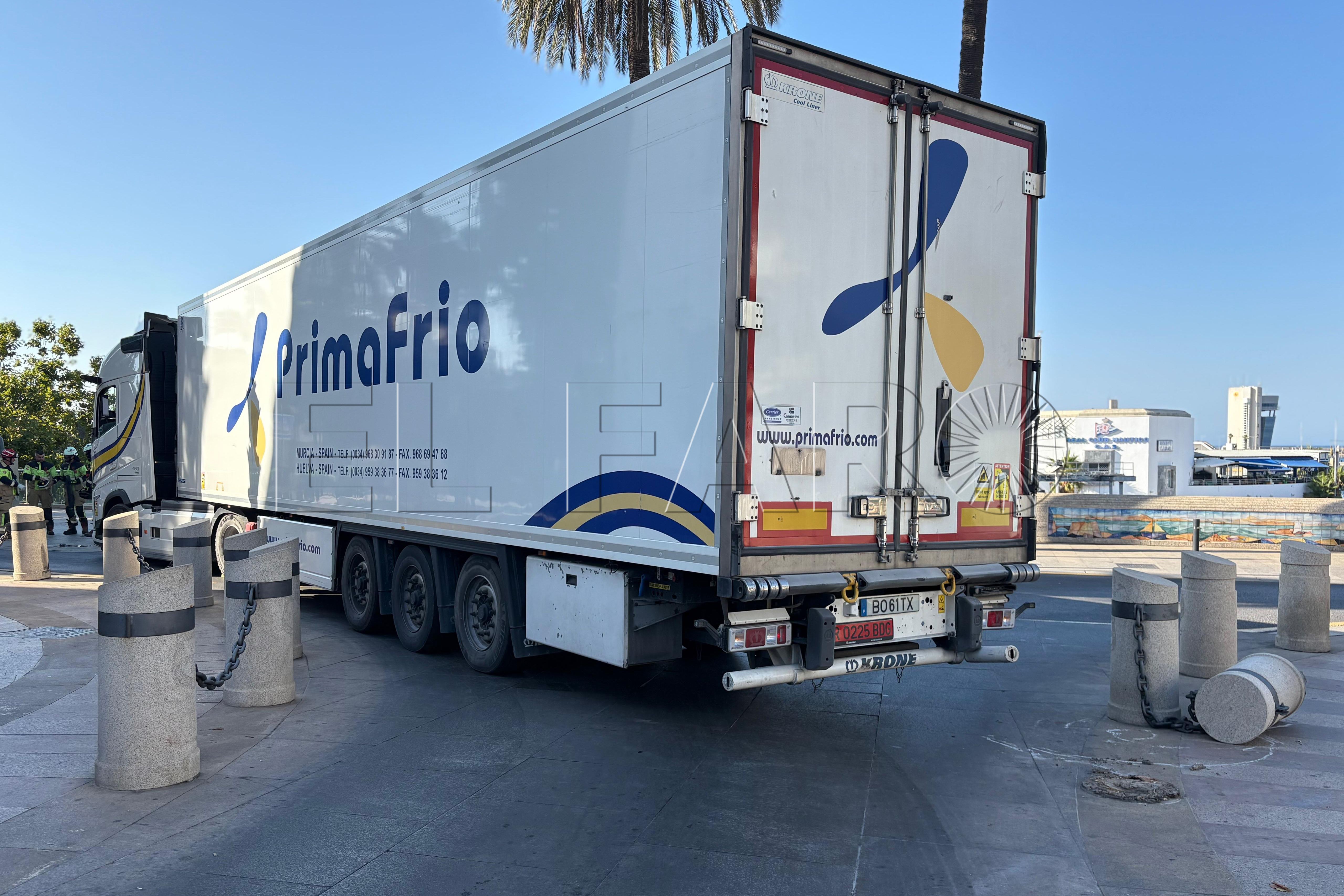 camion-atascado-plaza-africa-2