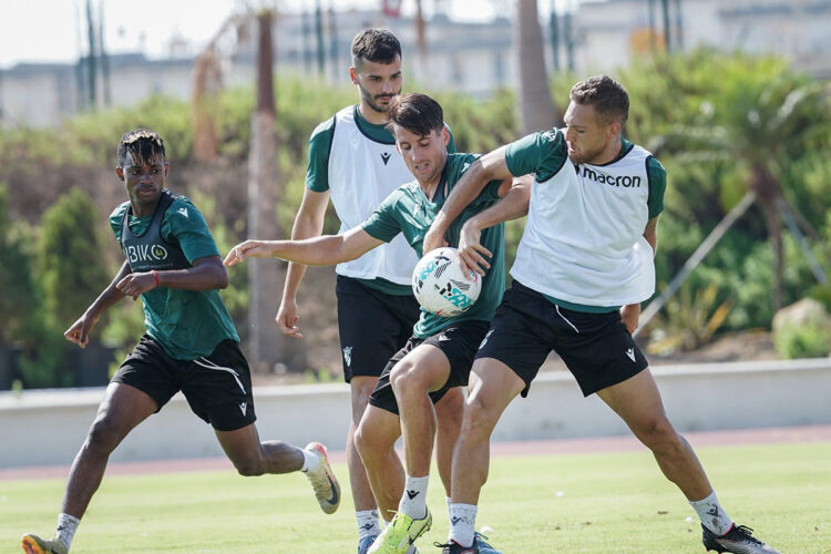 ceuta-se-prepara-medirse-invicto-racing-futbol-003