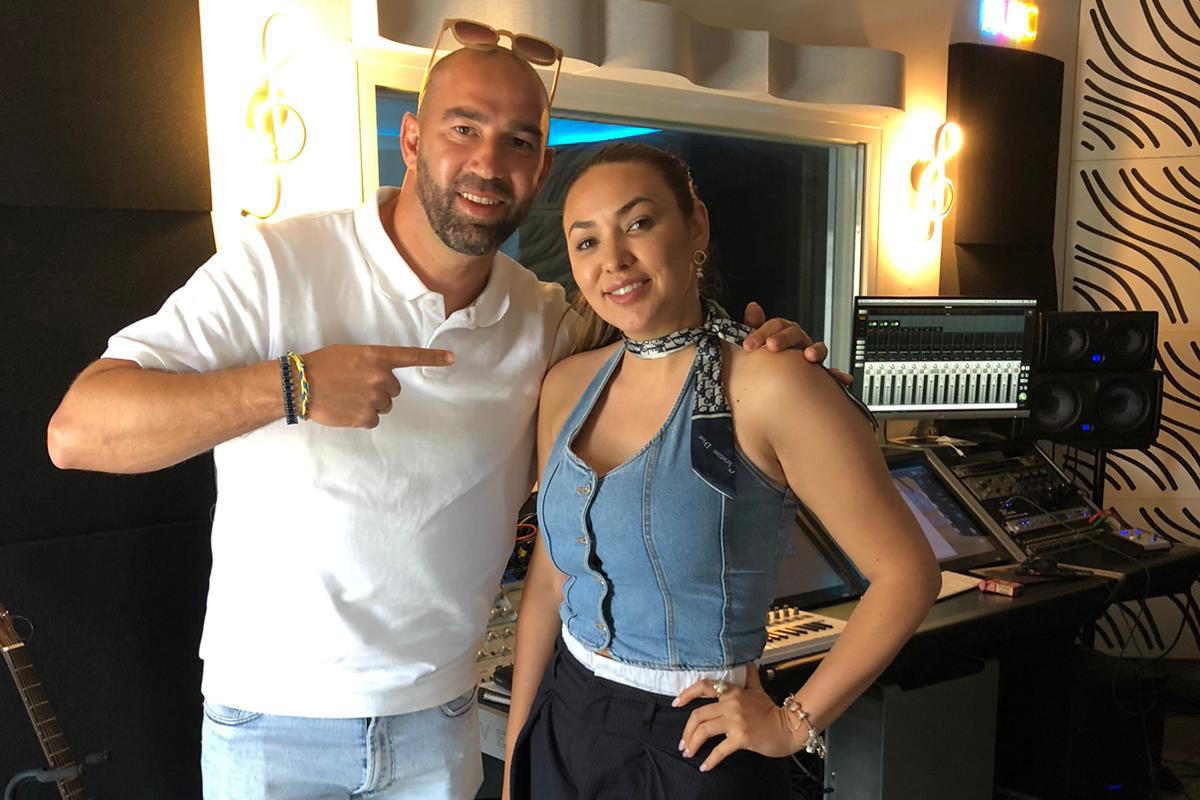 fran-amado-sarayma-creadores-nuevo-himno-ad-ceuta-futbol-001