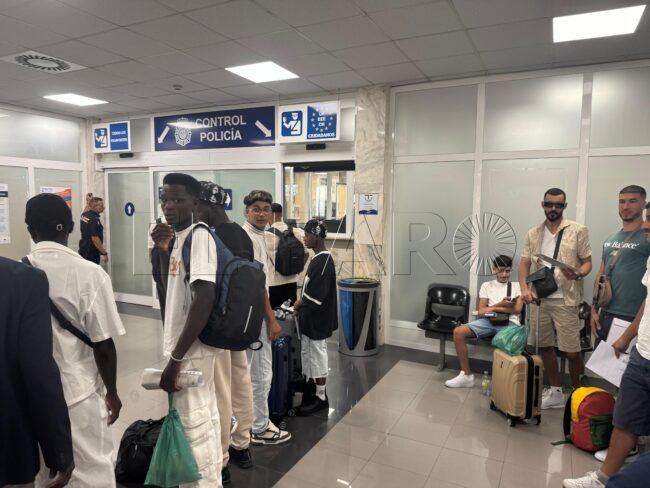 grupo-inmigrantes-ceti-marcha-peninsula