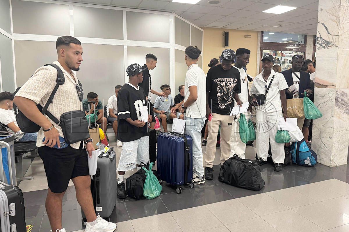 grupo-inmigrantes-ceti-marcha-peninsula-portada